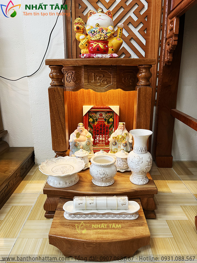 Mẫu bàn thờ thần tài gỗ Gõ Đỏ cao cấp